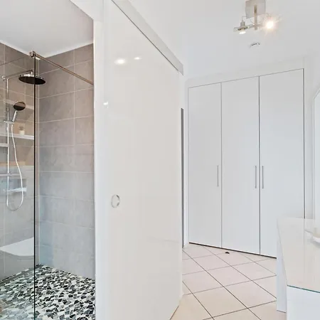 Appartement Modern 1br With Balcony & View *