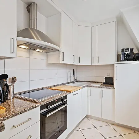 Appartement Modern 1br With Balcony & View