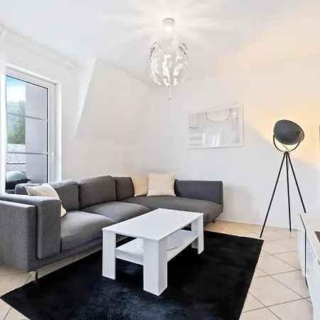 Appartement Modern 1br With Balcony & View Sanem