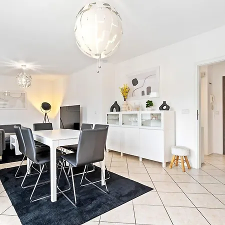 Modern 1br With Balcony & View Sanem