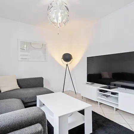 Modern 1br With Balcony & View