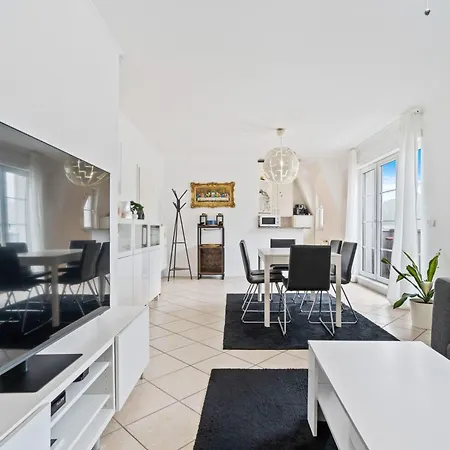 Modern 1br With Balcony & View Appartamento *