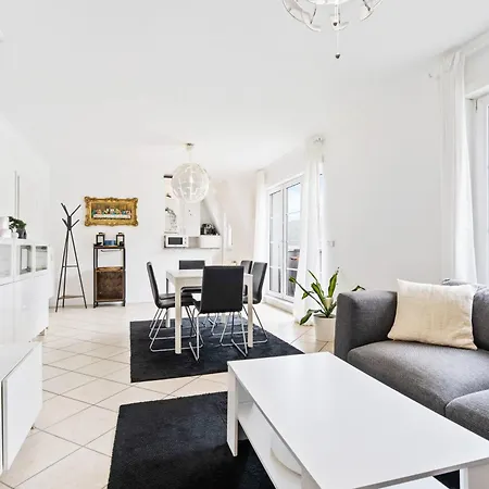 Appartement Modern 1br With Balcony & View *